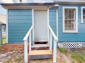 130 Zoe Street, Houston TX 77020