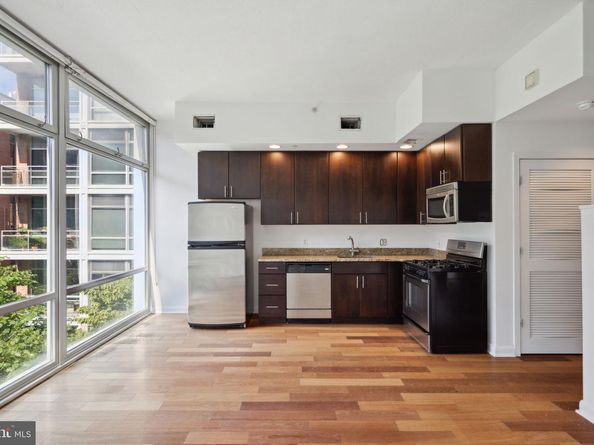 22 S Front Street 304, Philadelphia PA 19106