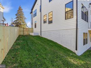 913 Symphony Circle SW, Vienna VA 22180