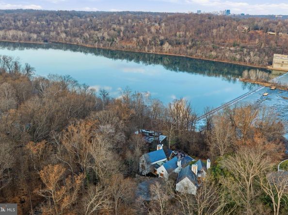 1100 Crest Lane, Mclean VA 22101