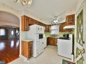 1012 Saint Vincent Street, Philadelphia PA 19111