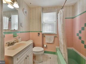 1012 Saint Vincent Street, Philadelphia PA 19111