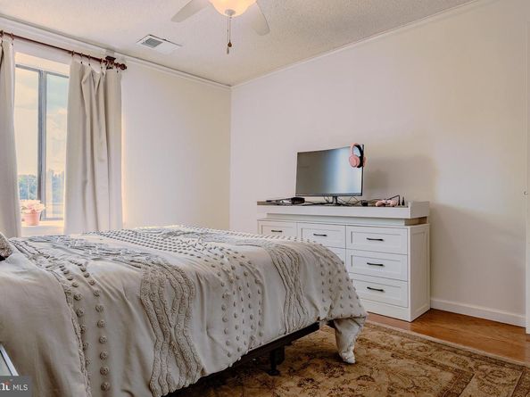 10211 Valley Forge Circle 211, King Of Prussia PA 19406