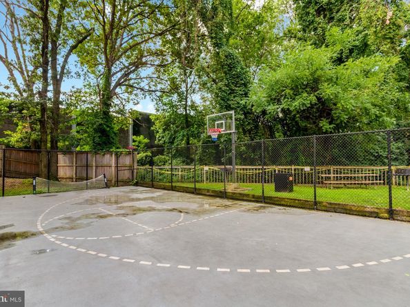 3307 Wyndham Circle 3169, Alexandria VA 22302