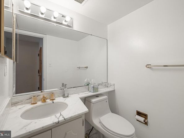 1101 S Arlington Ridge Road 704, Arlington VA 22202