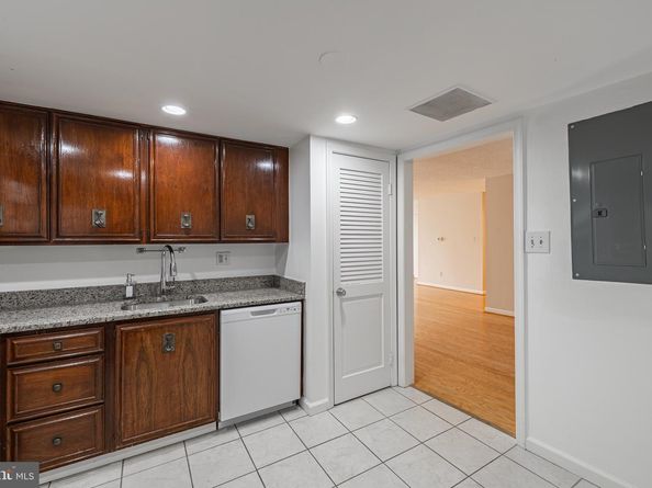 1101 S Arlington Ridge Road 704, Arlington VA 22202