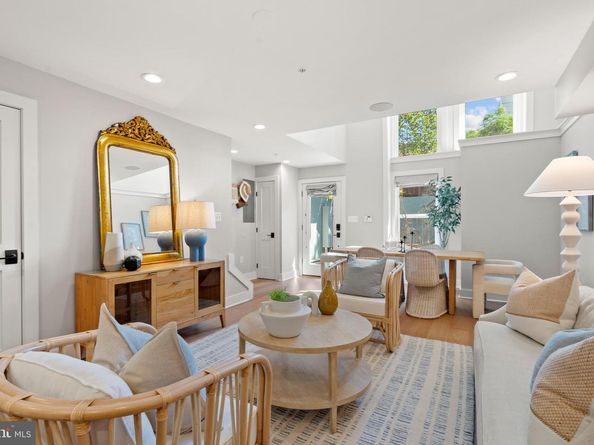910 9TH Street NE 1, Washington DC 20002