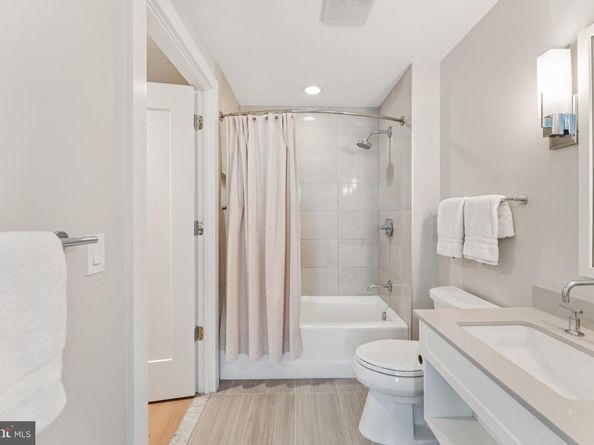 4960 Fairmont Avenue 904, Bethesda MD 20814