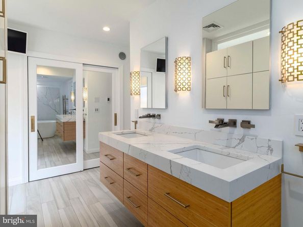 104 Lombard Street, Philadelphia PA 19147