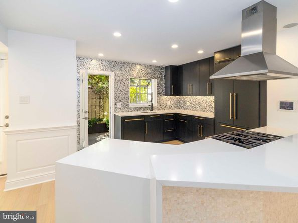 104 Lombard Street, Philadelphia PA 19147