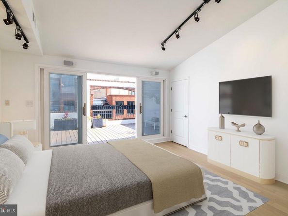 104 Lombard Street, Philadelphia PA 19147