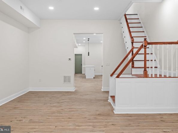 1043 E Chelten Avenue, Philadelphia PA 19138