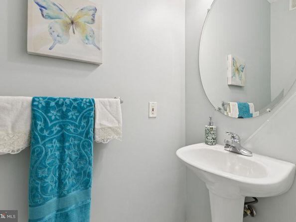8058 Genea Way 48, Falls Church VA 22042