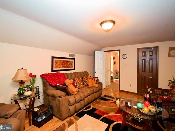 4744 Dunston Road, Bensalem PA 19020