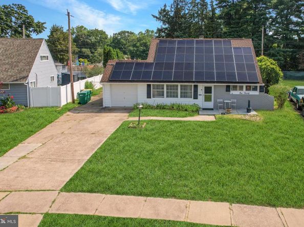 120 Vermont Lane, Levittown PA 19054