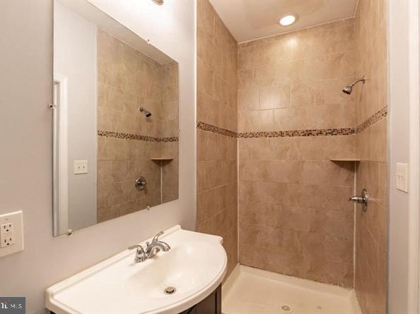 1133 W Colona Street, Philadelphia PA 19133