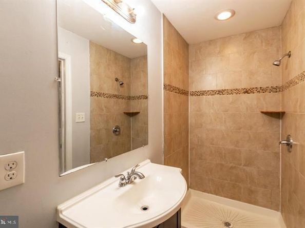 1133 W Colona Street, Philadelphia PA 19133