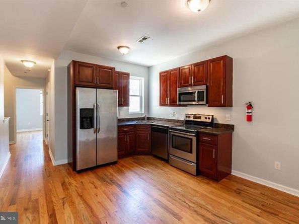 1133 W Colona Street, Philadelphia PA 19133