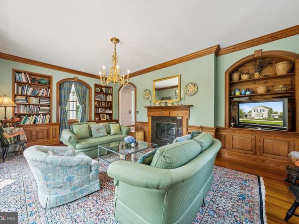 320 1/2 Mansion Drive, Alexandria VA 22302