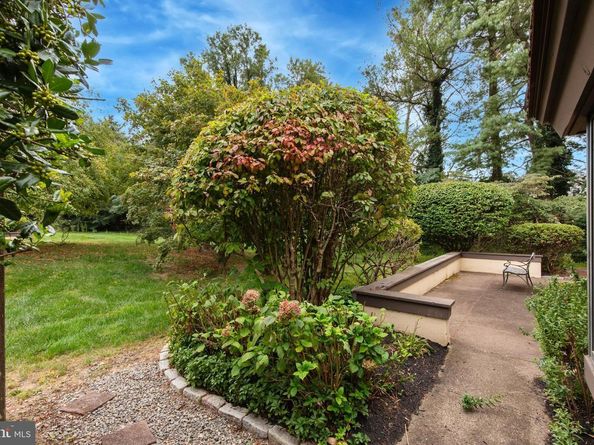 6 Steeplechase Lane, Blue Bell PA 19422