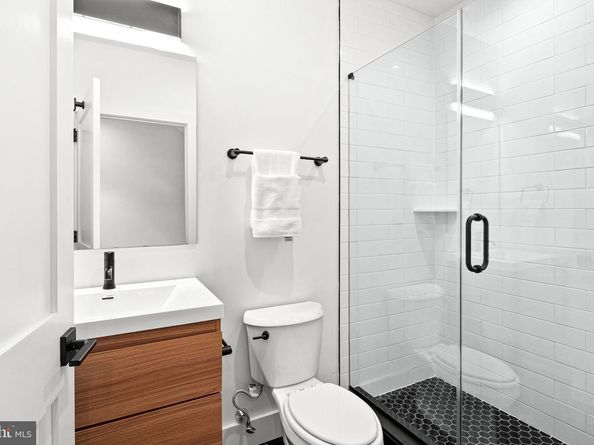 2814 S 9TH Street, Philadelphia PA 19148