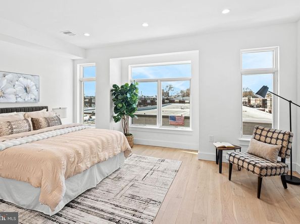 2814 S 9TH Street, Philadelphia PA 19148