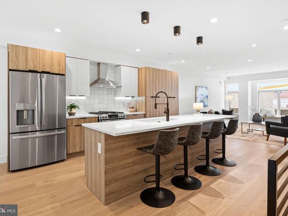 2814 S 9TH Street, Philadelphia PA 19148