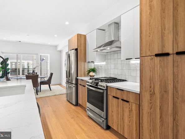 2814 S 9TH Street, Philadelphia PA 19148