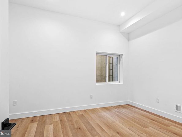 2814 S 9TH Street, Philadelphia PA 19148