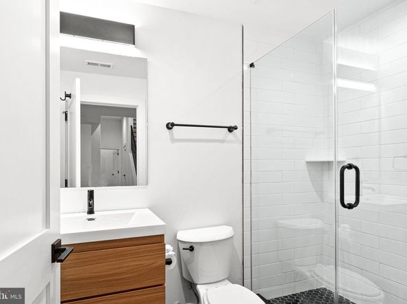 2814 S 9TH Street, Philadelphia PA 19148