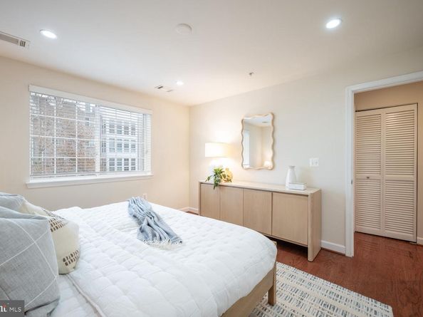 4113 S Four Mile Run Drive 404, Arlington VA 22204