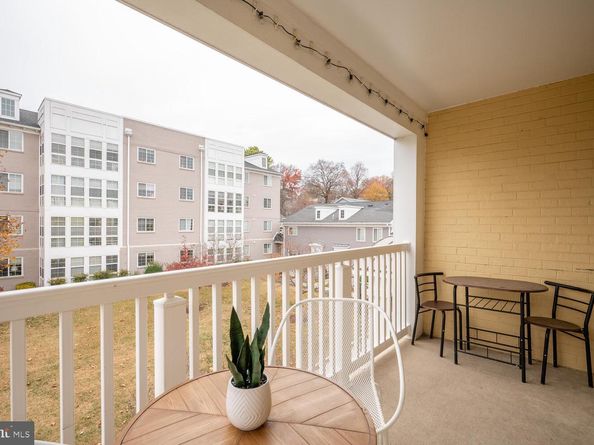 4113 S Four Mile Run Drive 404, Arlington VA 22204