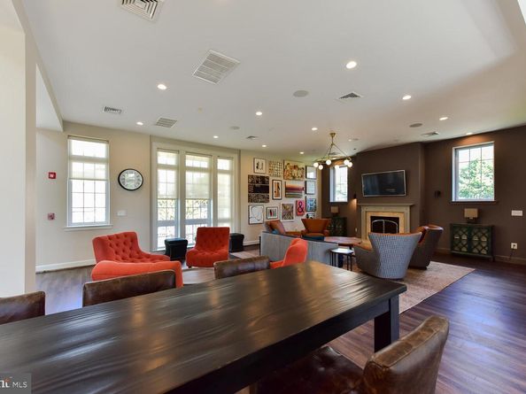 4113 S Four Mile Run Drive 404, Arlington VA 22204