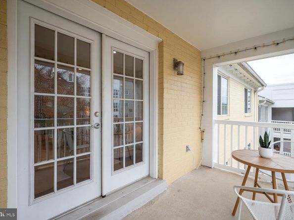 4113 S Four Mile Run Drive 404, Arlington VA 22204