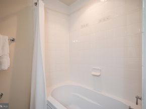 4113 S Four Mile Run Drive 404, Arlington VA 22204