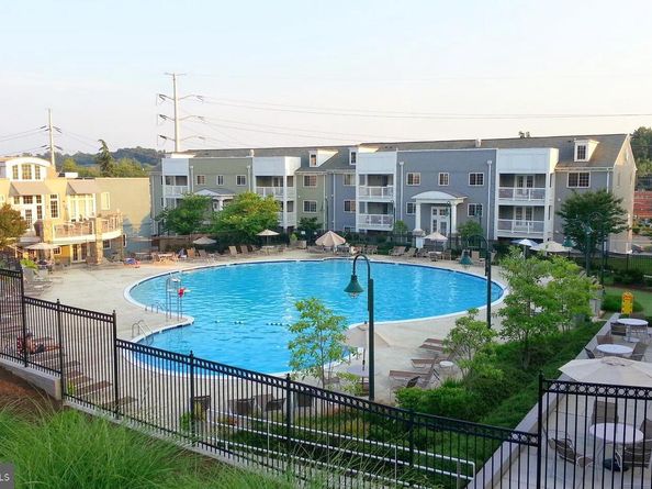 4113 S Four Mile Run Drive 404, Arlington VA 22204