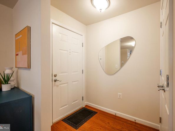 4113 S Four Mile Run Drive 404, Arlington VA 22204