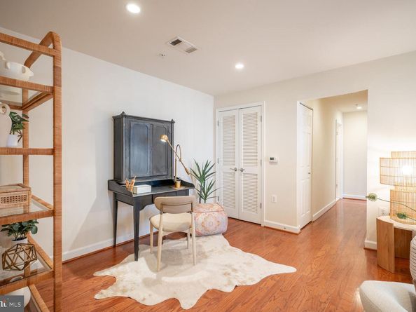 4113 S Four Mile Run Drive 404, Arlington VA 22204