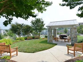 4113 S Four Mile Run Drive 404, Arlington VA 22204