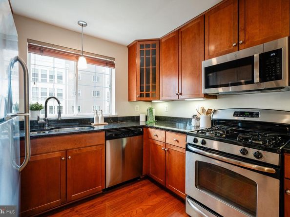 4113 S Four Mile Run Drive 404, Arlington VA 22204