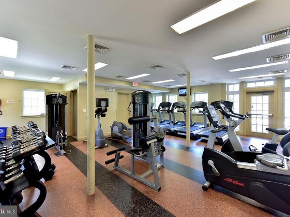 4113 S Four Mile Run Drive 404, Arlington VA 22204