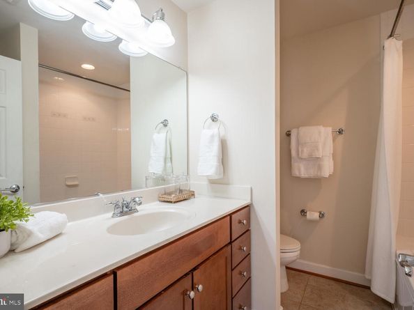 4113 S Four Mile Run Drive 404, Arlington VA 22204