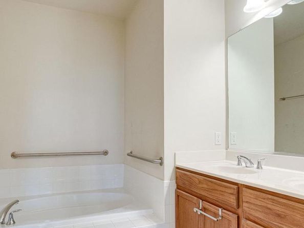 2903 Saintsbury Plz 405, Fairfax VA 22031