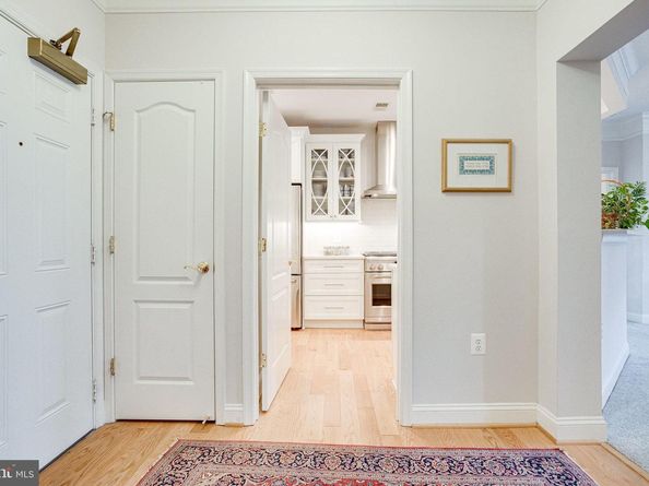 2903 Saintsbury Plz 405, Fairfax VA 22031