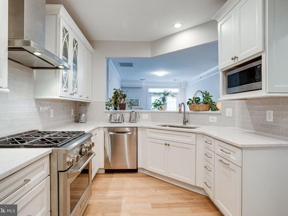 2903 Saintsbury Plz 405, Fairfax VA 22031