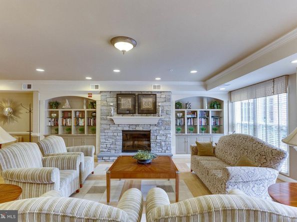 2903 Saintsbury Plz 405, Fairfax VA 22031