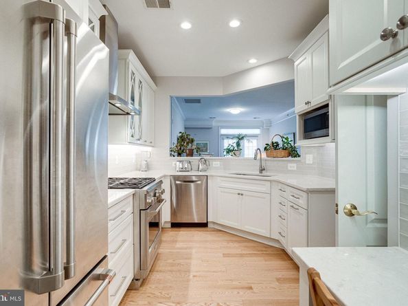 2903 Saintsbury Plz 405, Fairfax VA 22031