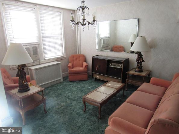 1033 Carpenter Street, Philadelphia PA 19147