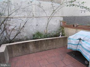 1033 Carpenter Street, Philadelphia PA 19147