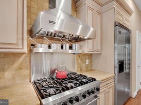 714 Bracey Lane, Alexandria VA 22314